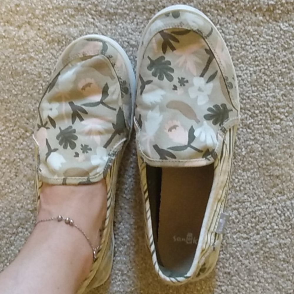 Sanuk kicks